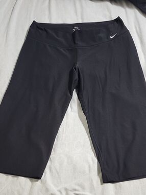 Nike Black Dri-FIT Cropped Performance Capris